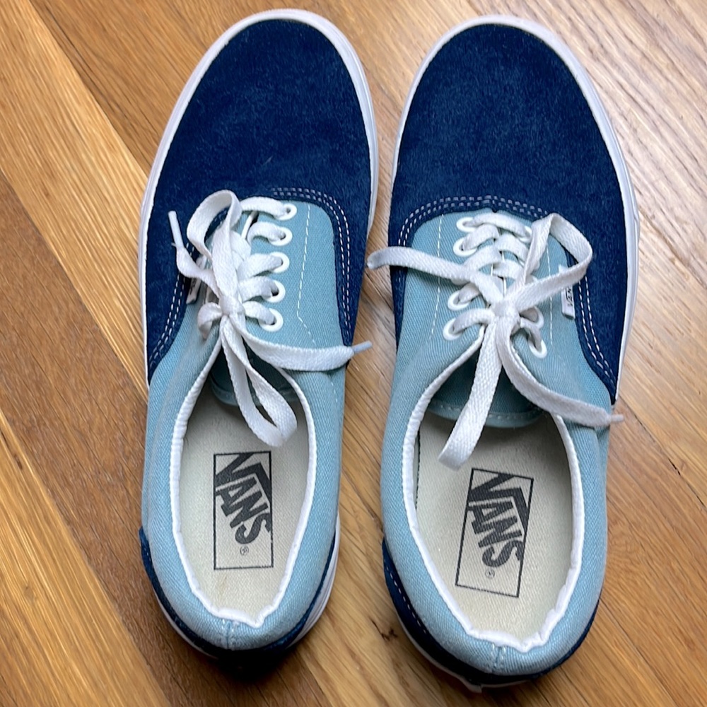 Like new Van’s two tone blue sz9.5women/8men